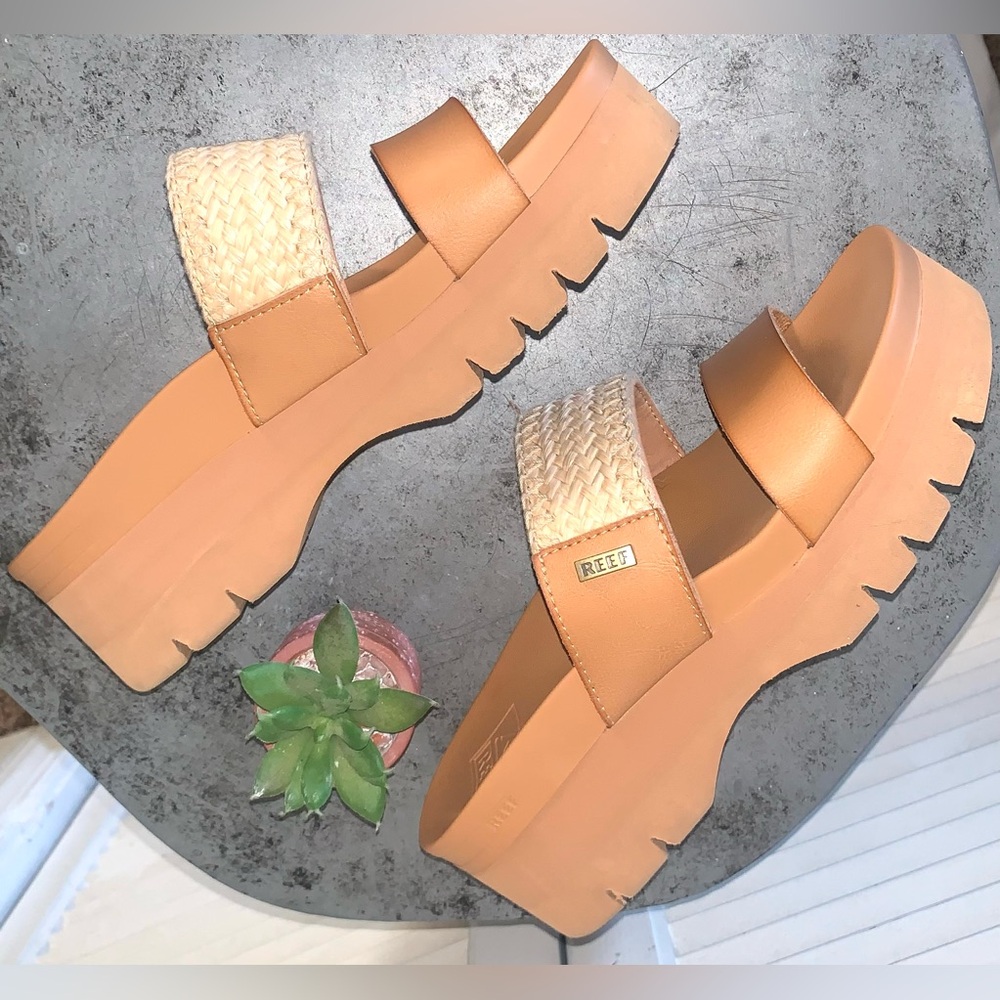 Reef Women's Vista Braid II sandals in a natural color platform 7.5 - Picture 9 of 11